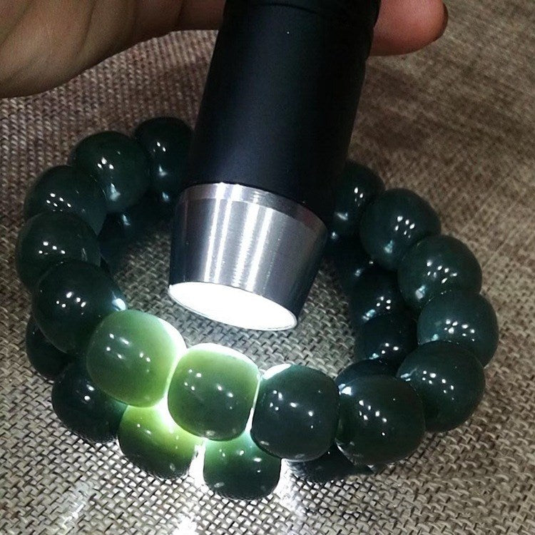 Hetian Jade Bracelets Are Refined And Polished